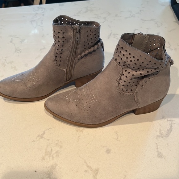 Faux suede ankle booties - Picture 2 of 3